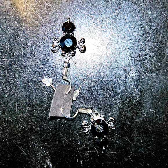 NWT rare hypoallergenic earrings!!!!Handmade and super rare black diamon… - Picture 3 of 4